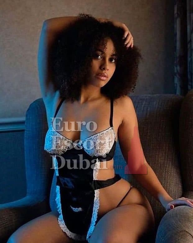 Esi, 29, escort in Dubai — 176 cm, black hair (photo 6 of 9)