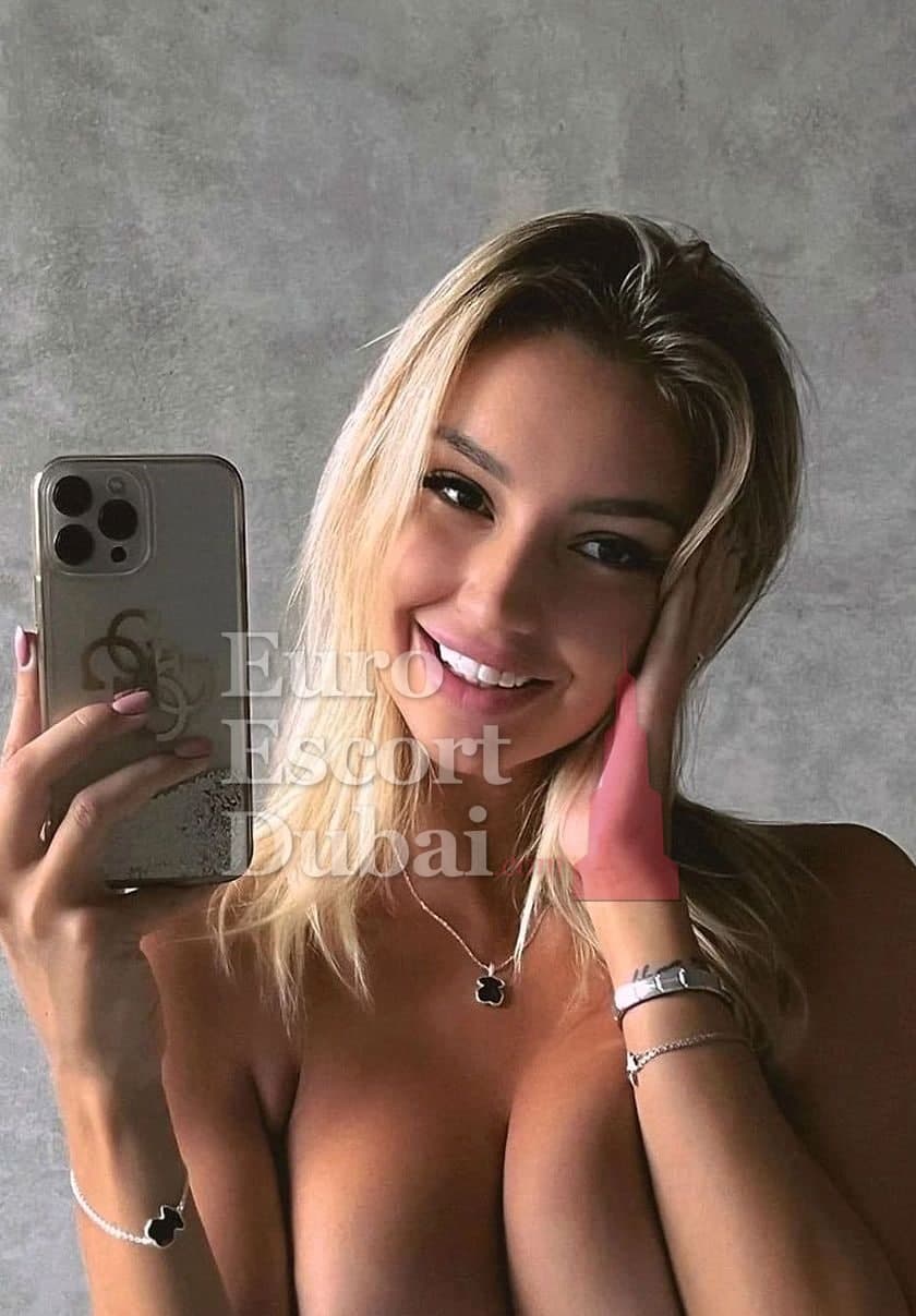 Evgenia, 23, escort in Dubai — 171 cm, blonde hair (photo 4 of 6)