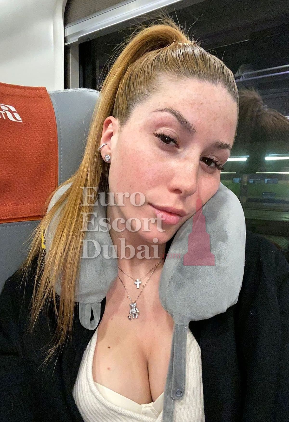 Rosa, 27, escort in Dubai — blonde hair, 165 cm (photo 7 of 9)