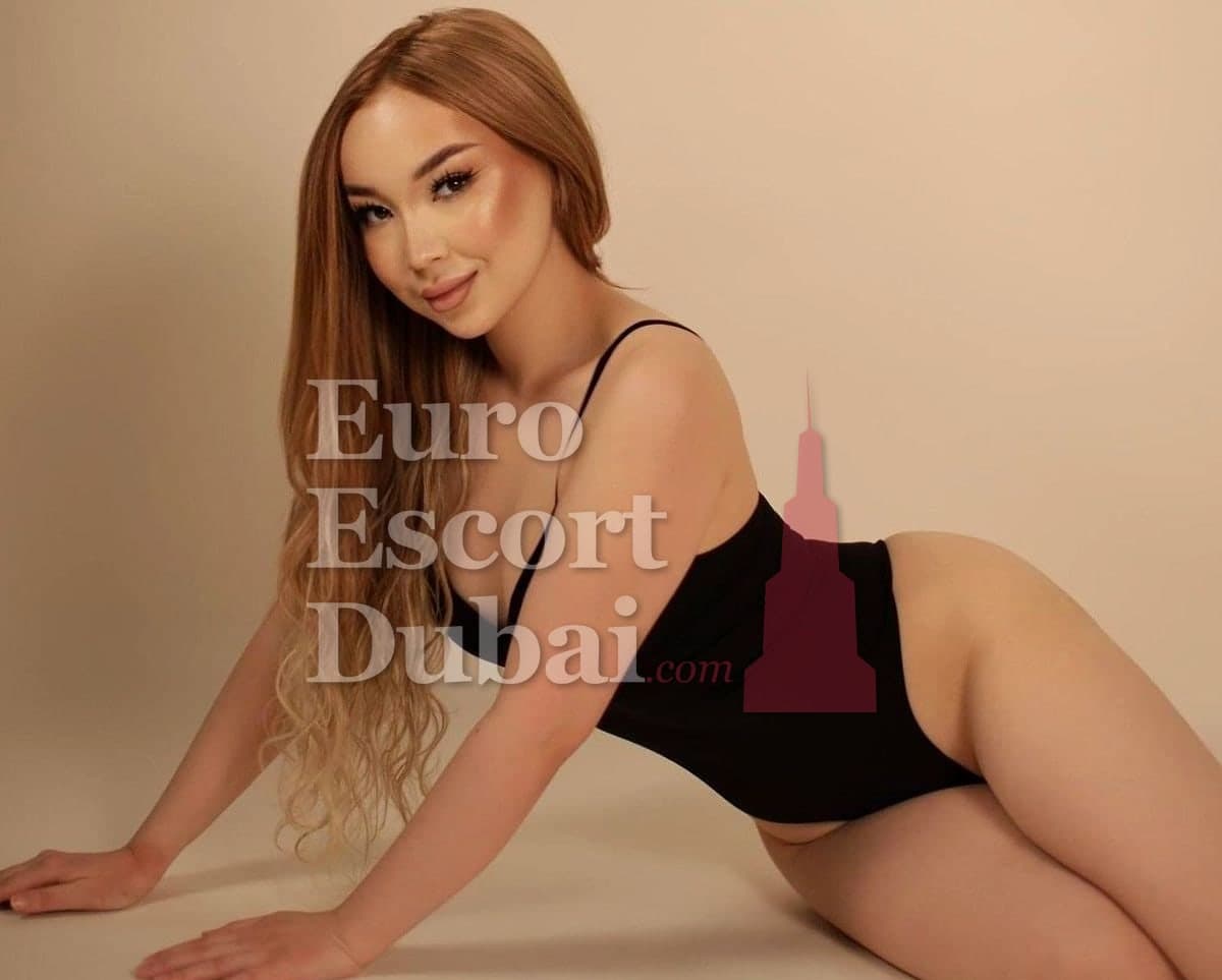 Fenna, 21, escort in Dubai — 167 cm, blonde hair (photo 8 of 13)