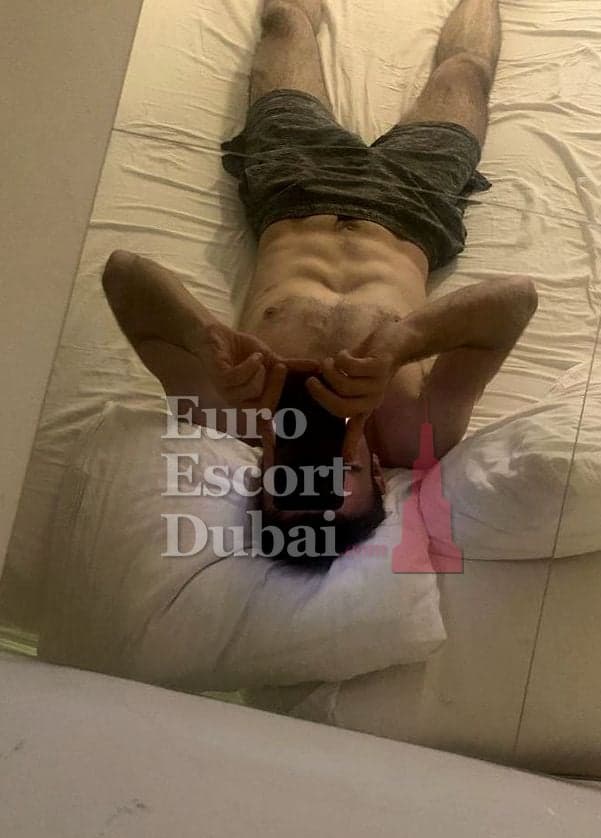 Kyle, 28, escort in Dubai — 183 cm, brown hair (photo 4 of 6)