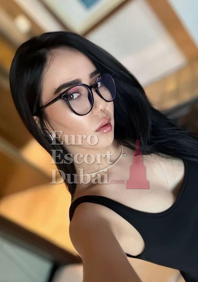 Suda, 31, escort in Dubai — black hair, 170 cm (photo 9 of 9)