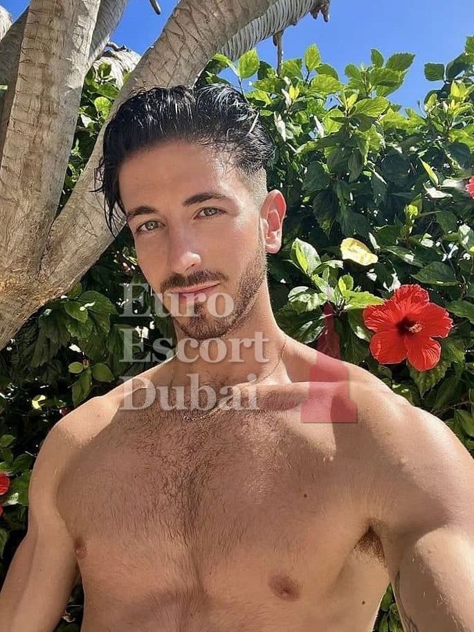 Carter, 26, escort in Dubai — 173 cm, black hair (photo 8 of 11)