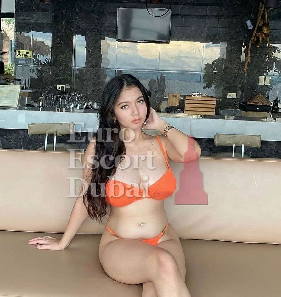 Yen, 24, escort in Dubai — black hair, Indonesian (photo 7 of 8)