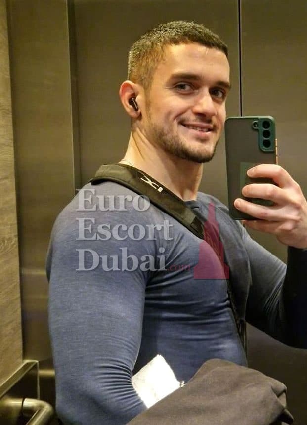 Vadim, 27, escort in Dubai — brown hair, 178 cm (photo 13 of 13)