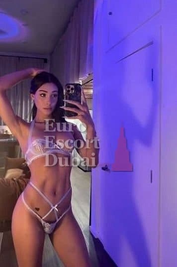 Stefany, 21, escort in Sharjah — black hair, Colombian (photo 7 of 13)