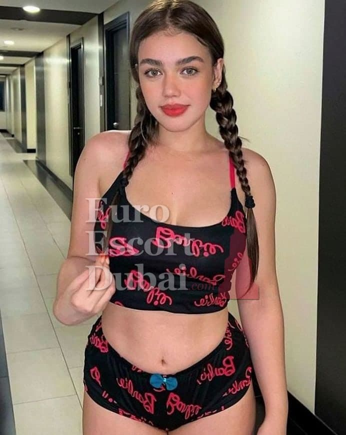 Rayssa, 23, escort in Dubai — blonde hair, Spanish (photo 4 of 6)