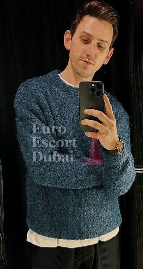 Chris, 31, escort in Fujairah — 188 cm, black hair (photo 2 of 8)