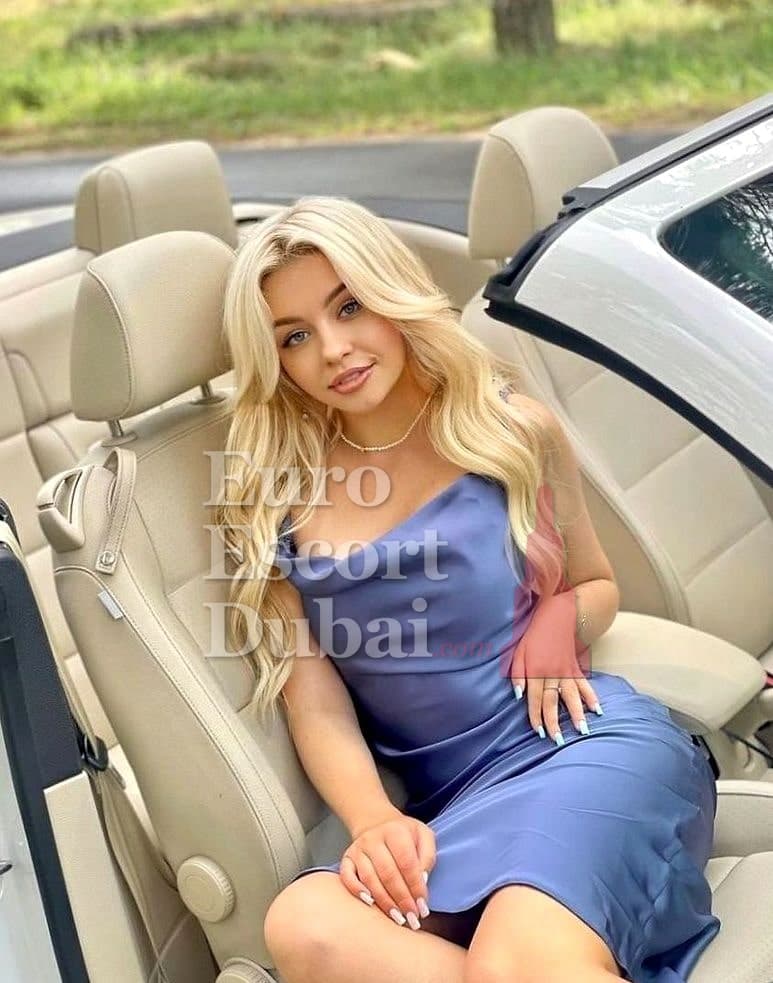 Sage, 20, escort in Dubai — French, 169 cm (photo 5 of 6)