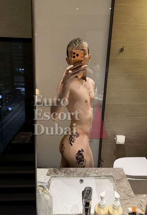 Oscar, 27, escort in Dubai — blonde hair, 180 cm (photo 5 of 8)