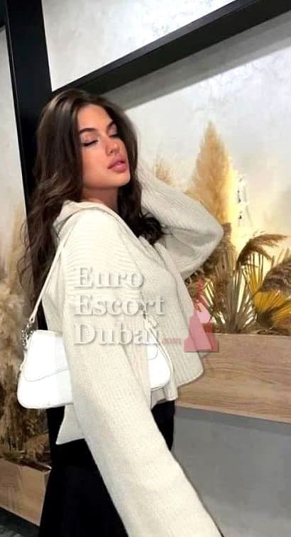 Kristina, 22, escort in Dubai — black hair, 170 cm (photo 3 of 8)