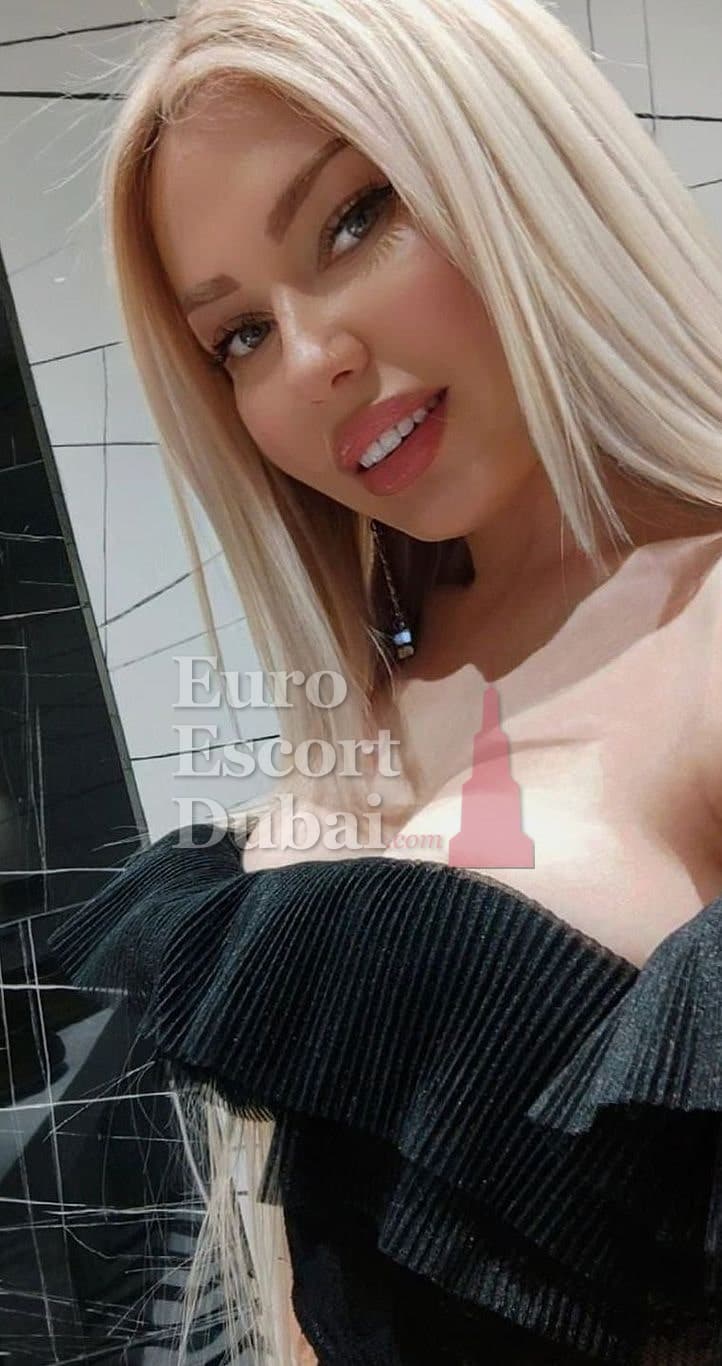 Talia, 30, escort in Dubai — 170 cm, blonde hair (photo 6 of 6)