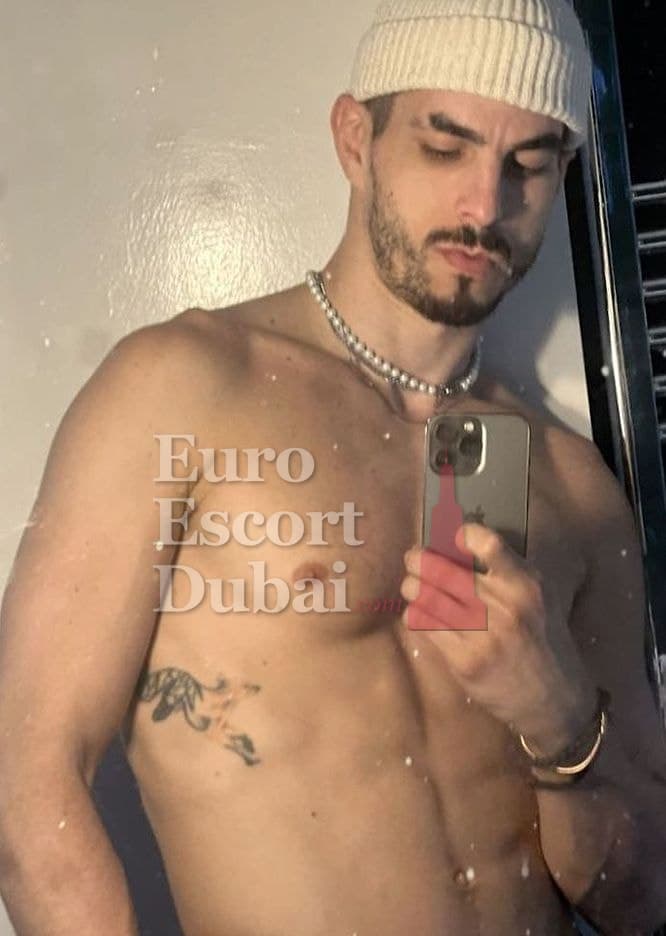 Jules, 27, escort in Dubai — 180 cm, blonde hair (photo 4 of 6)