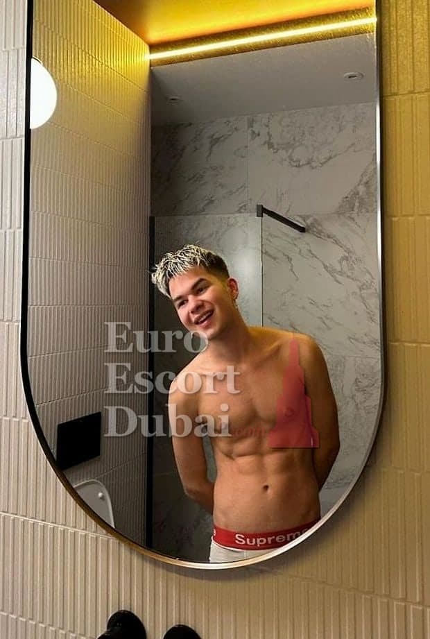 Tristan, 19, escort in Dubai — 175 cm, blonde hair (photo 2 of 13)