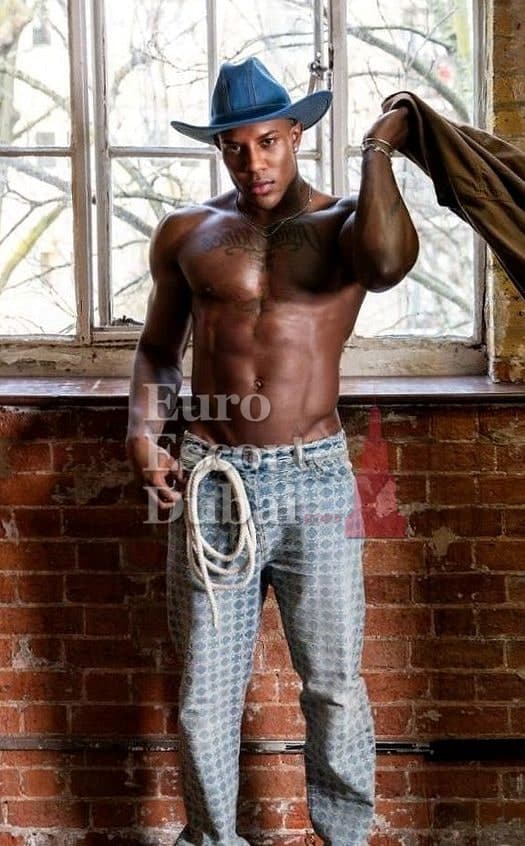 Seth, 25, escort in Dubai — black hair, 190 cm (photo 7 of 13)