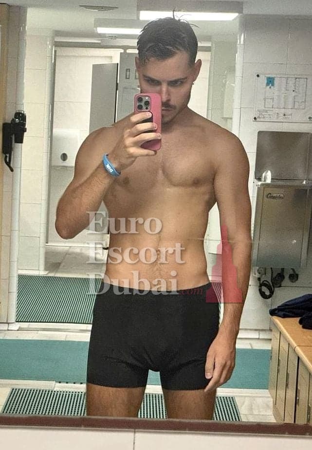 Noah, 25, escort in Dubai — 183 cm, brown hair (photo 2 of 4)