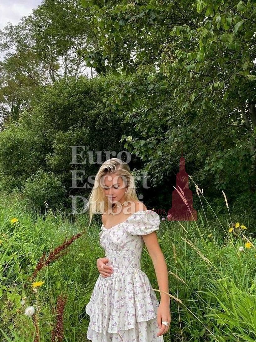 Lindsay, 32, escort in Abu Dhabi — blonde hair, 169 cm (photo 7 of 7)