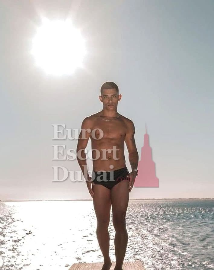 Jun, 22, escort in Dubai — 170 cm, black hair (photo 4 of 7)