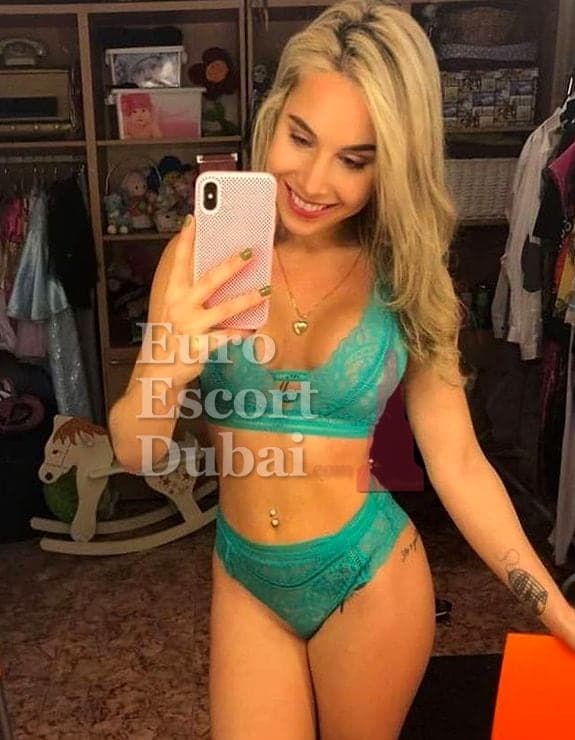 Ellie, 28, escort in Dubai — blonde hair, 170 cm (photo 3 of 4)