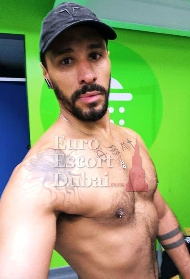 Darius, 35, escort in Dubai — black hair, 188 cm (photo 1 of 6)