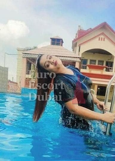 Chandni, 23, escort in Dubai — brown hair, Indian (photo 7 of 13)