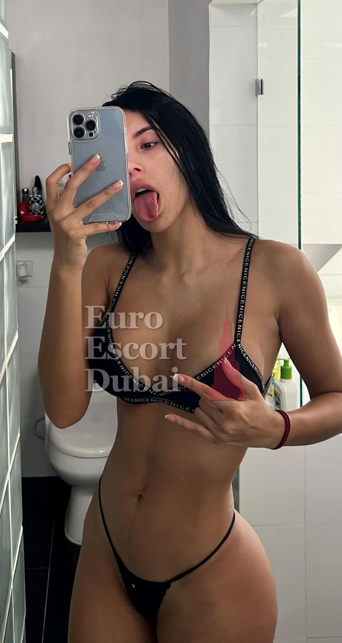 Andreea, 25, escort in Abu Dhabi — 170 cm, black hair (photo 3 of 4)