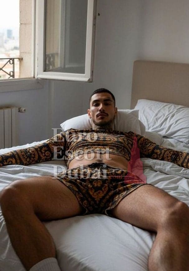 Hugo, 30, escort in Dubai — black hair, 180 cm (photo 1 of 5)