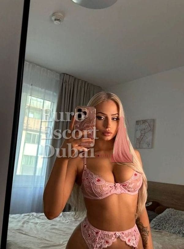 Merle, 21, escort in Abu Dhabi — blonde hair, 170 cm (photo 3 of 4)