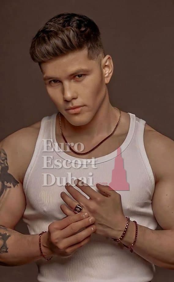 Emilio, 35, escort in Dubai — 178 cm, black hair (photo 12 of 13)