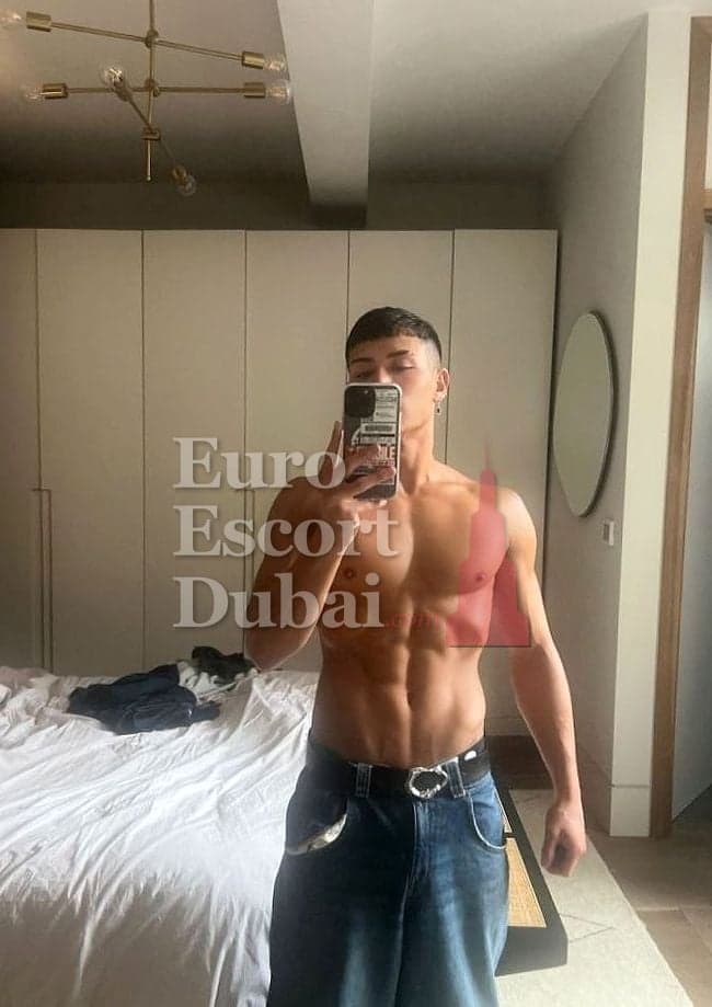 Paul, 22, escort in Dubai — 170 cm, black hair (photo 6 of 13)