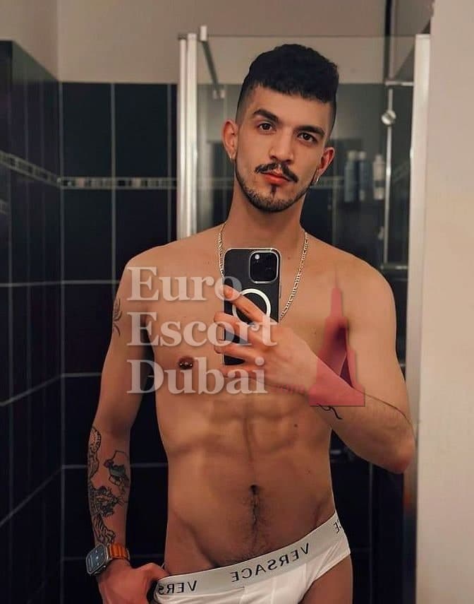 Amir, 25, escort in Dubai — black hair, 180 cm (photo 5 of 13)
