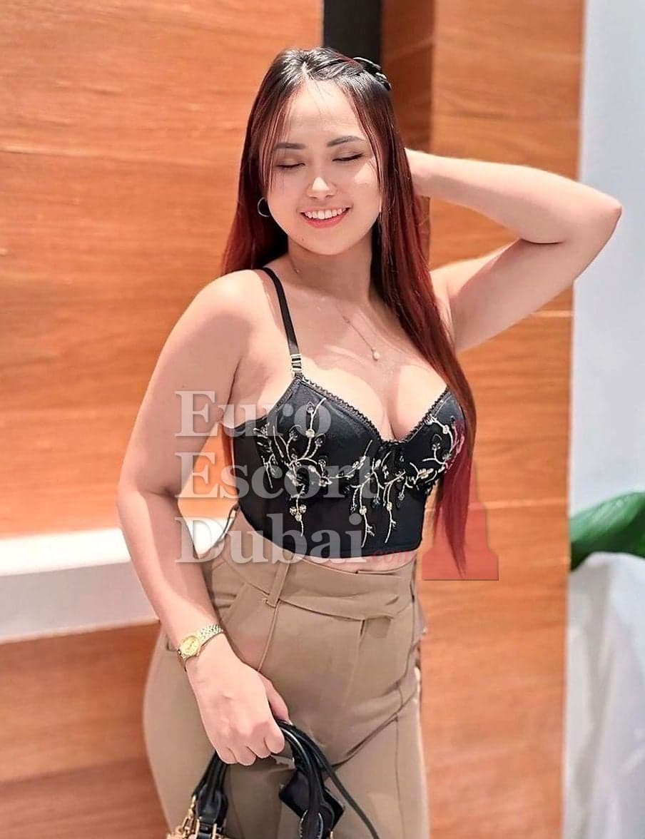 Lien, 26, escort in Dubai — brown hair, Indonesian (photo 4 of 8)