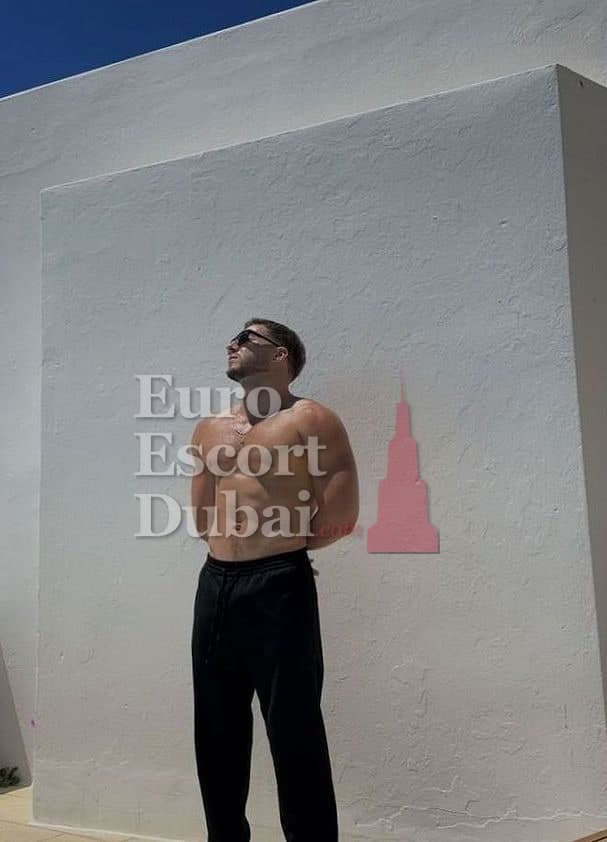 Jared, 27, escort in Dubai — 178 cm, black hair (photo 6 of 12)