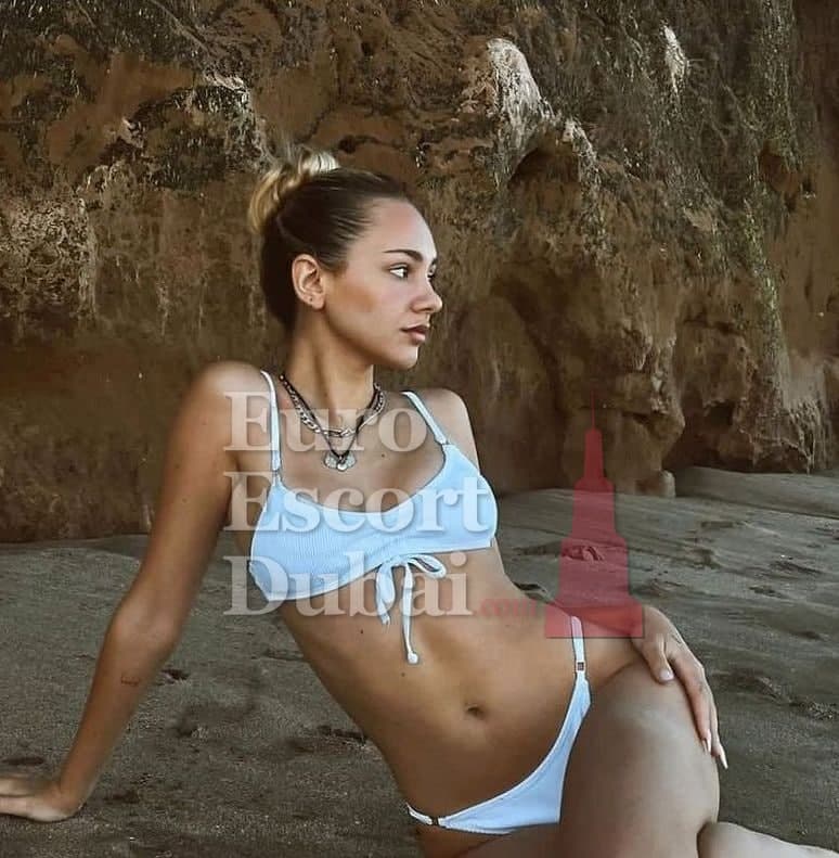 Nell, 21, escort in Dubai — 168 cm, blonde hair (photo 3 of 6)
