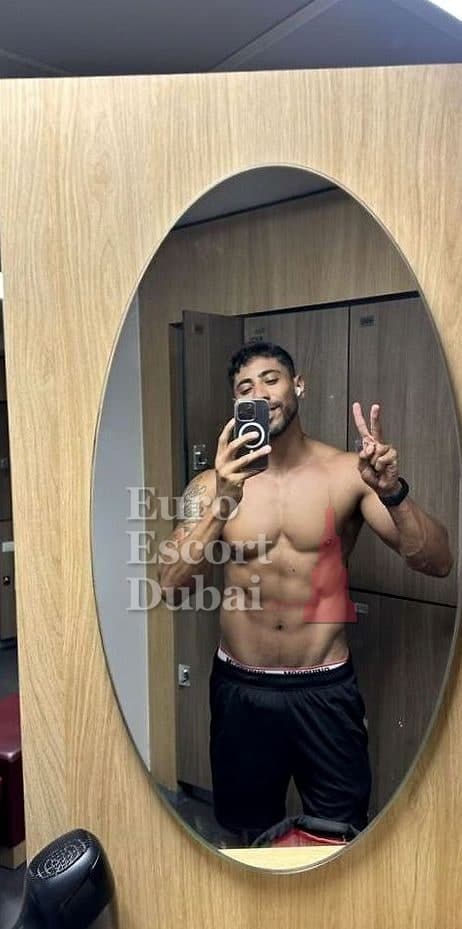 Elijah, 28, escort in Dubai — black hair, 185 cm (photo 7 of 13)