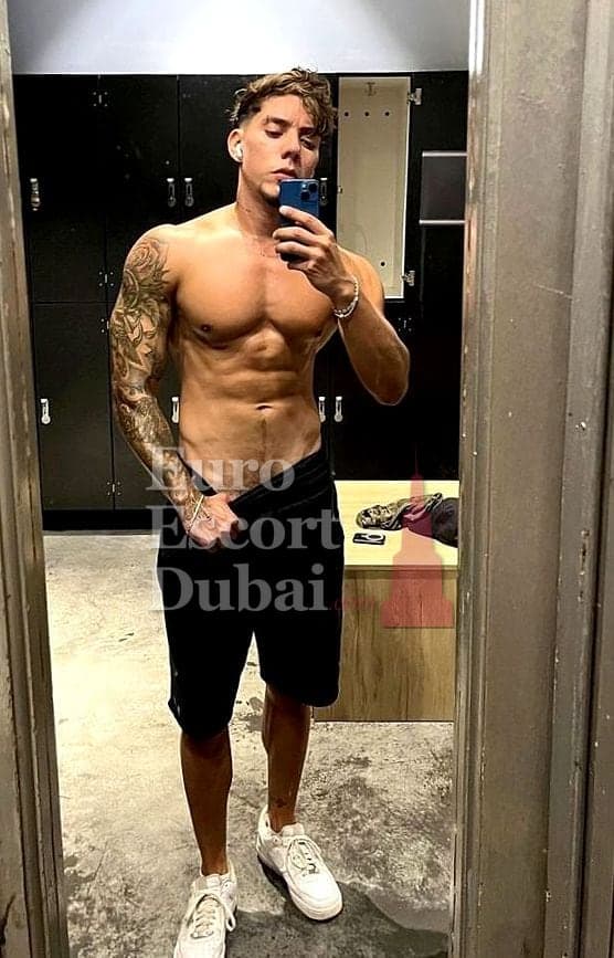 Santiago, 27, escort in Dubai — black hair, 183 cm (photo 11 of 11)