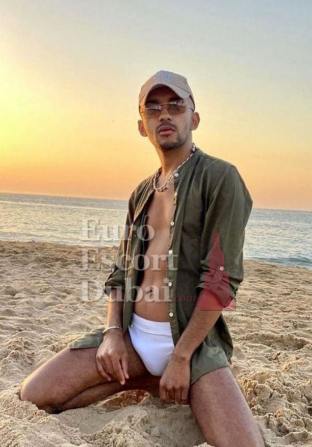 Omar, 27, escort in Dubai — black hair, 178 cm (photo 7 of 7)