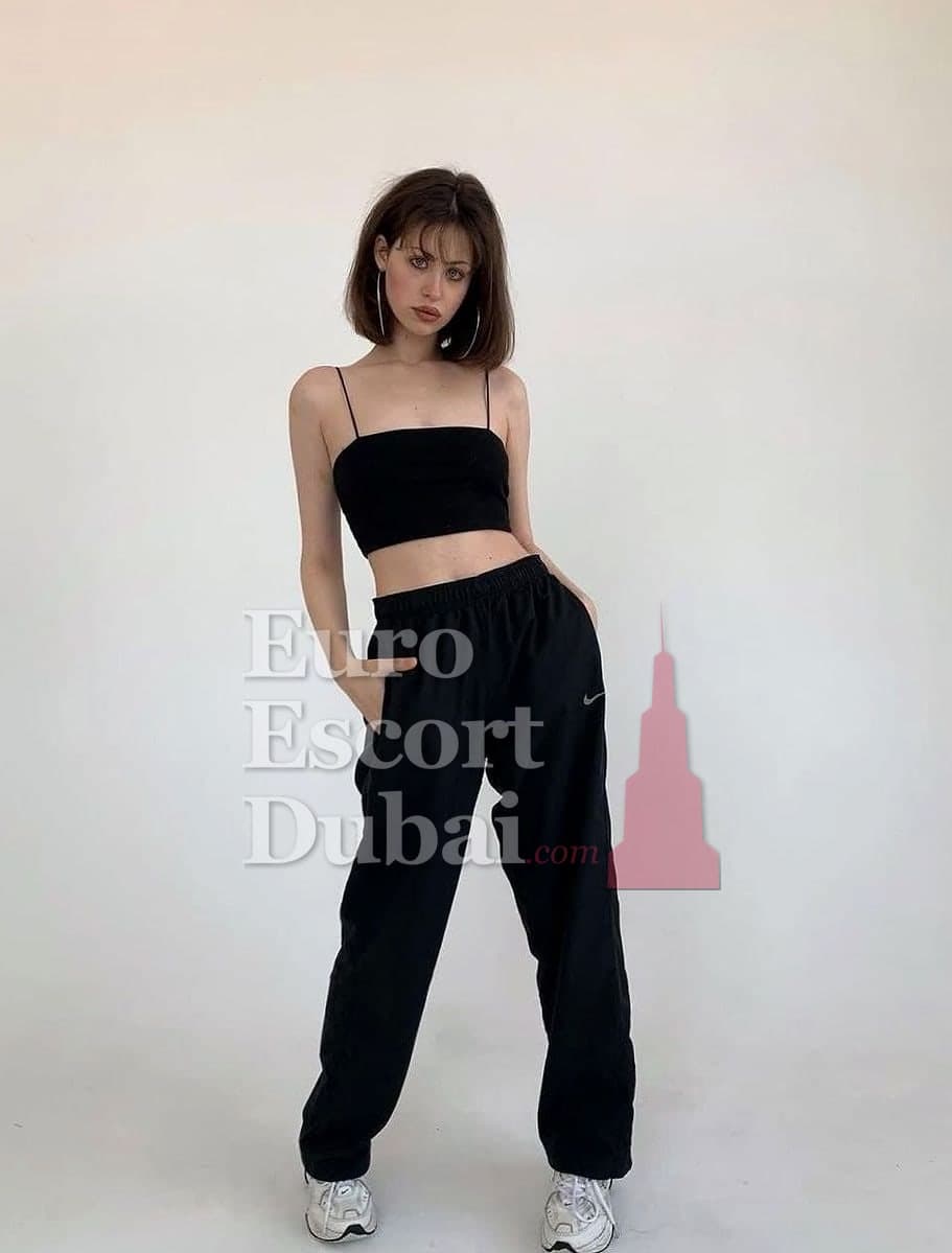 Cassidy, 20, escort in Dubai — French, 170 cm (photo 2 of 6)