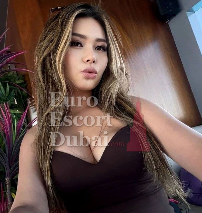 Dilara, 22, escort in Dubai — Kazakh, 170 cm (photo 2 of 13)