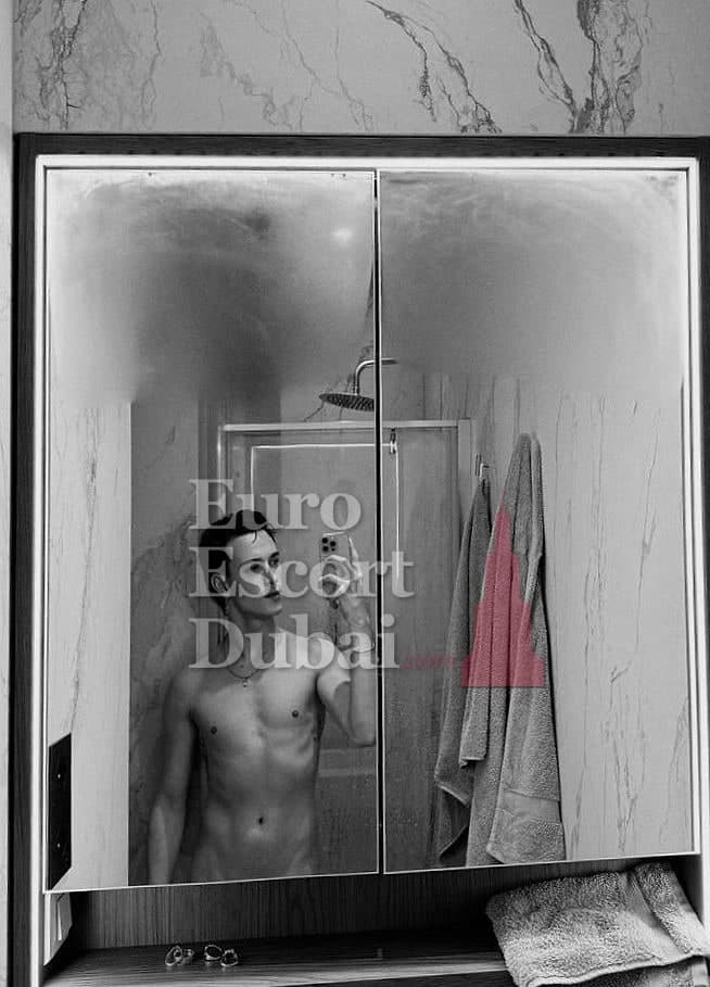 Leo, 23, escort in Dubai — 180 cm, brown hair (photo 2 of 13)