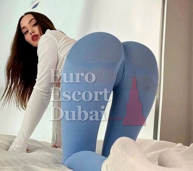 Lika, 27, escort in Dubai — black hair, 169 cm (photo 5 of 5)