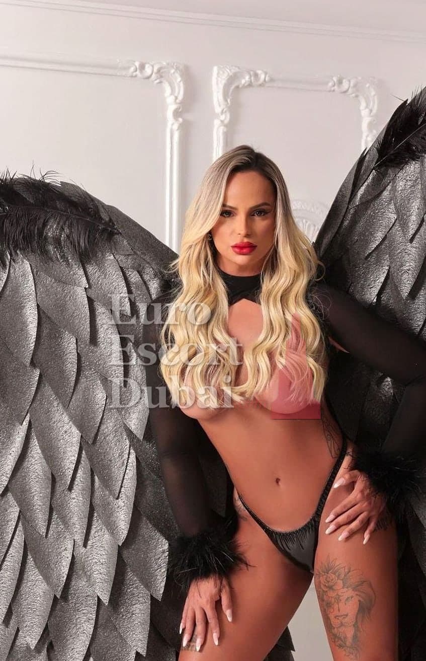 Kylie, 31, escort in Abu Dhabi — 170 cm, blonde hair (photo 2 of 10)