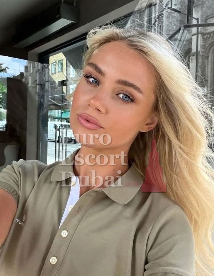 Eleni, 22, escort in Dubai — 172 cm, black hair (photo 3 of 6)