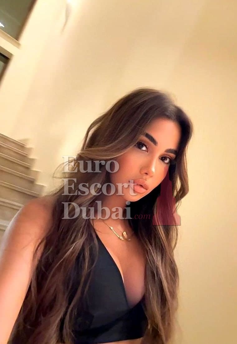 Crystal, 22, escort in Dubai — blonde hair, 170 cm (photo 1 of 5)