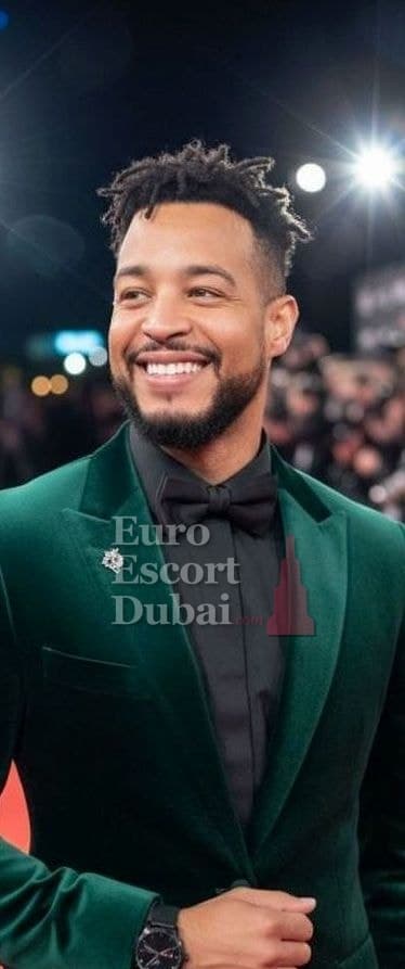 Tariq, 33, escort in Dubai — black hair, 185 cm (photo 3 of 10)