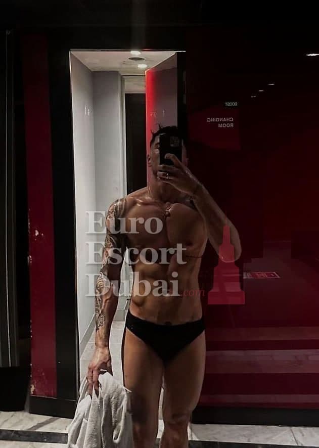 Ben, 25, escort in Dubai — 180 cm, black hair (photo 6 of 9)