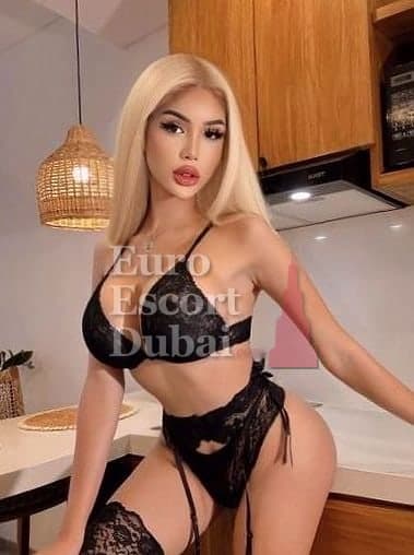 Rin, 22, escort in Al Ain — blonde hair, Chinese (photo 13 of 13)