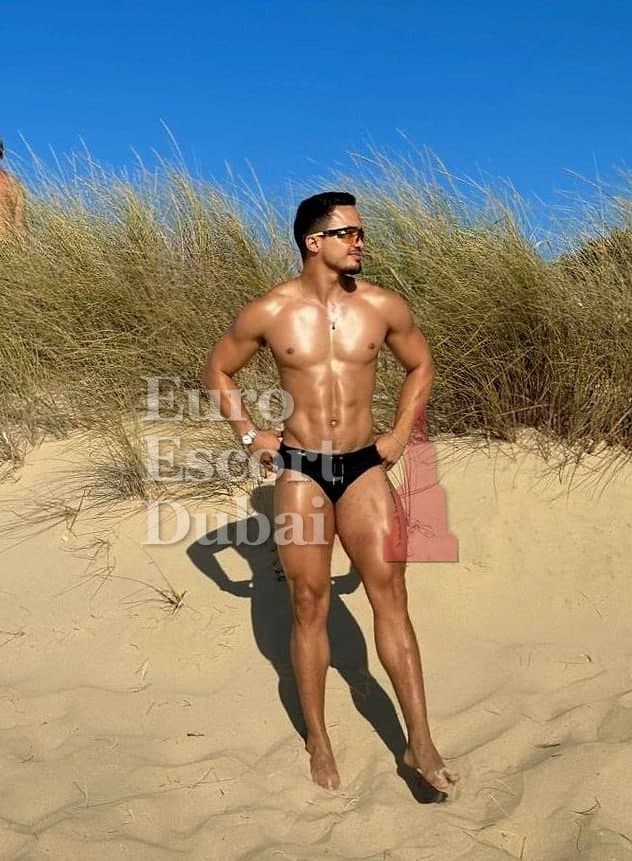 Vicente, 26, escort in Al Ain — 180 cm, black hair (photo 6 of 8)