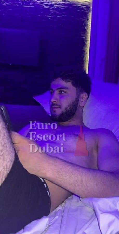 Caleb, 21, escort in Dubai — black hair, 178 cm (photo 1 of 12)