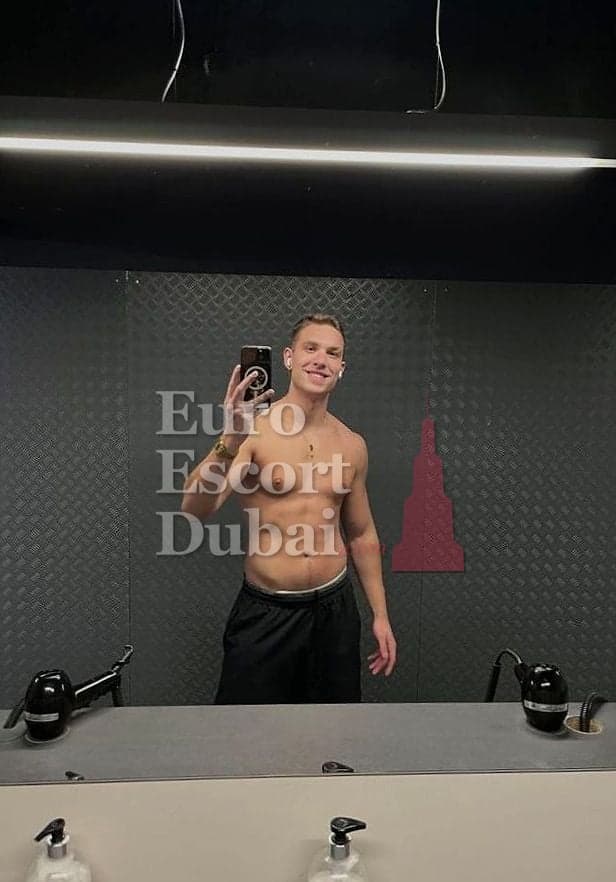 Hassan, 26, escort in Dubai — brown hair, 188 cm (photo 7 of 11)